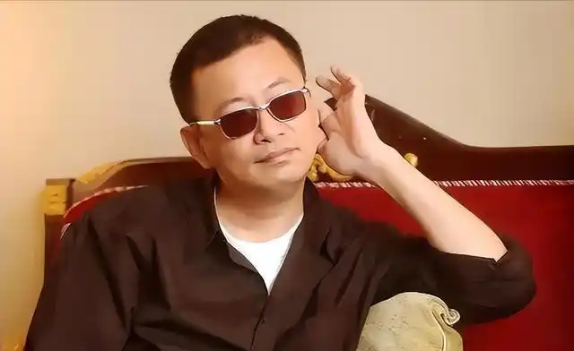 全是毁三观的猛瓜，潜规则黑料爆不停，娱乐圈的阴暗面终于藏不住了