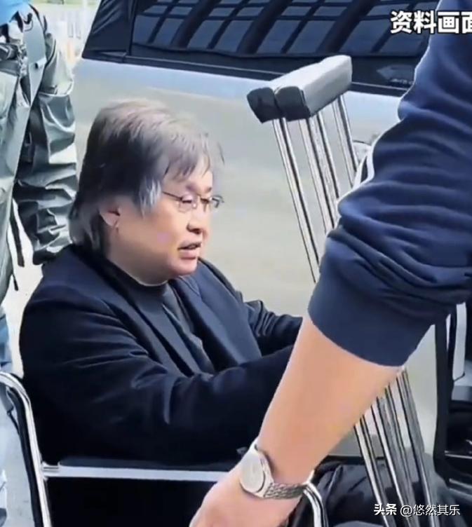 无障碍设施残疾人出行问题_郑智化抨击娱乐圈_郑智化深圳机场残疾人登机事件